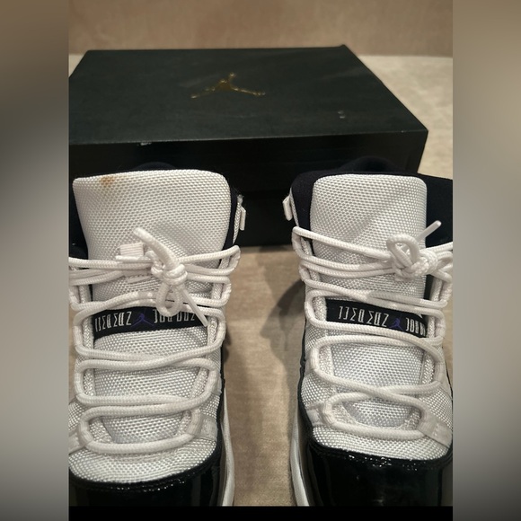 Jordan’s  11 retro (ps) kids size 2Y - Picture 3 of 9